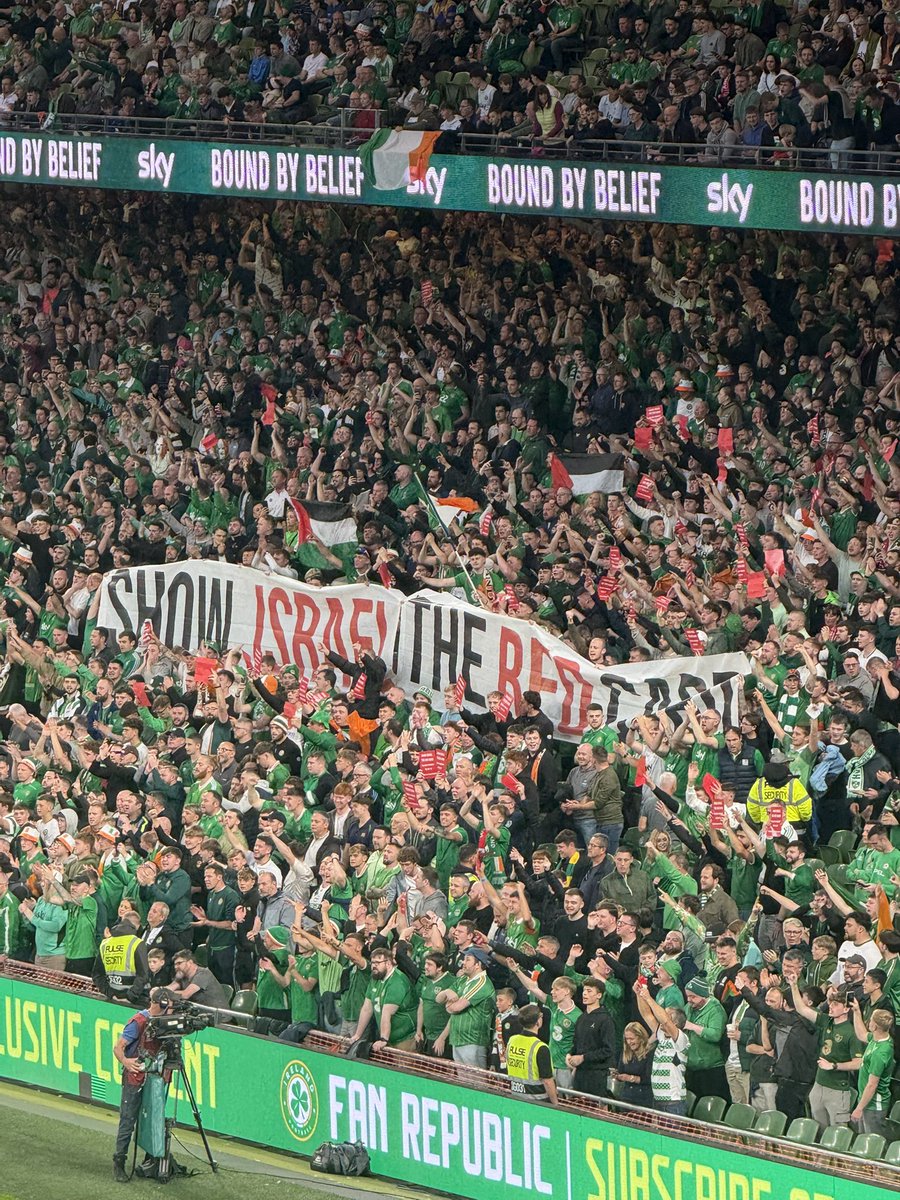 Ireland v Hungary just now in Dublin. 👏👏👏

And Fuck Viktor Orbán