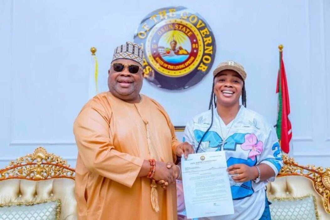 Governor Adeleke Appoints Puff-Puff Seller As Gov’t House Chef, Offers Scholarship -  njenjemedia.com/governor-adele…