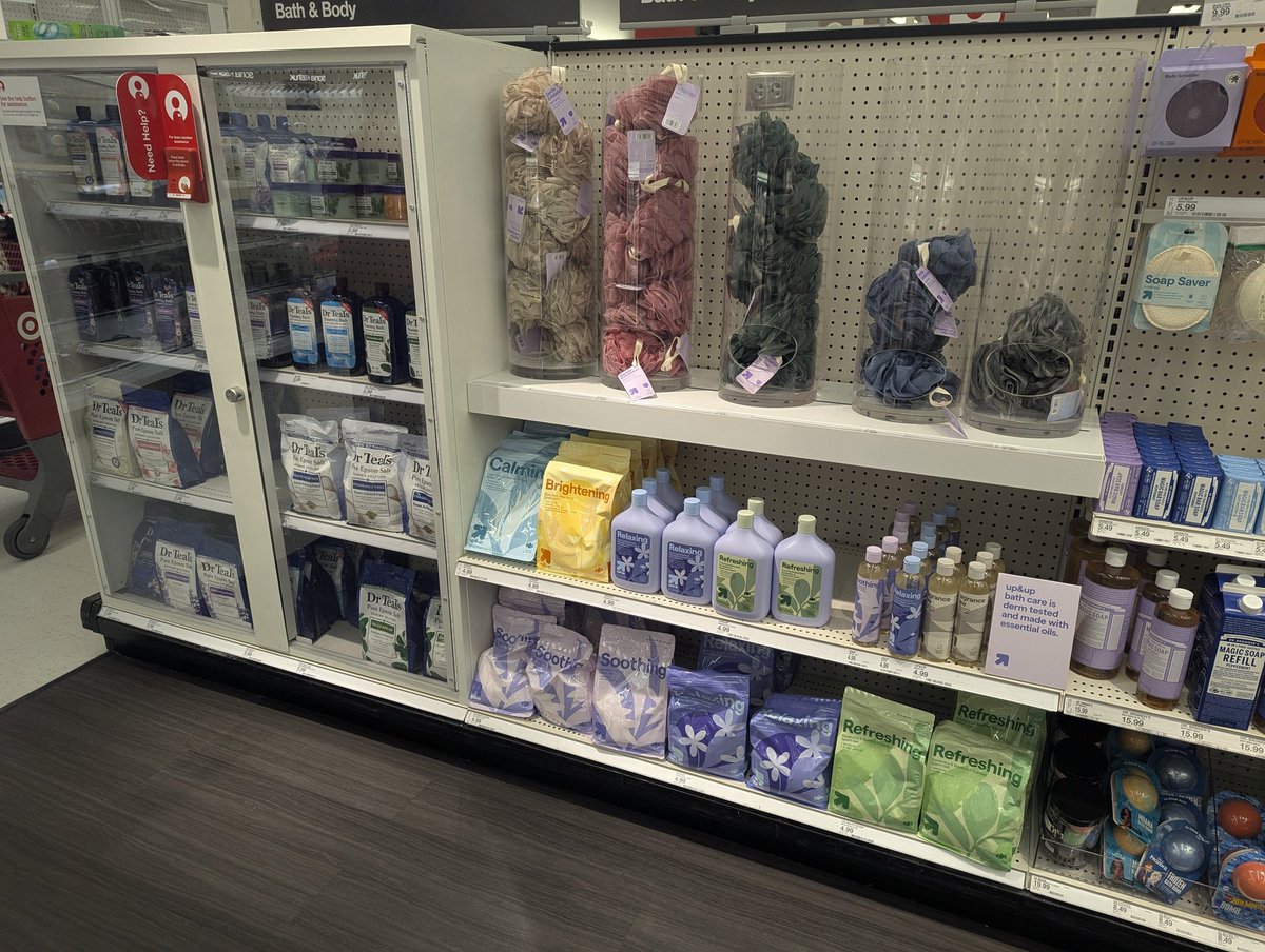 JustDrewMane's tweet image. Oh we out here literally boxing out the competition @Target ??? 🤣🤣🤣 #boxout #nocompetition #targetfail