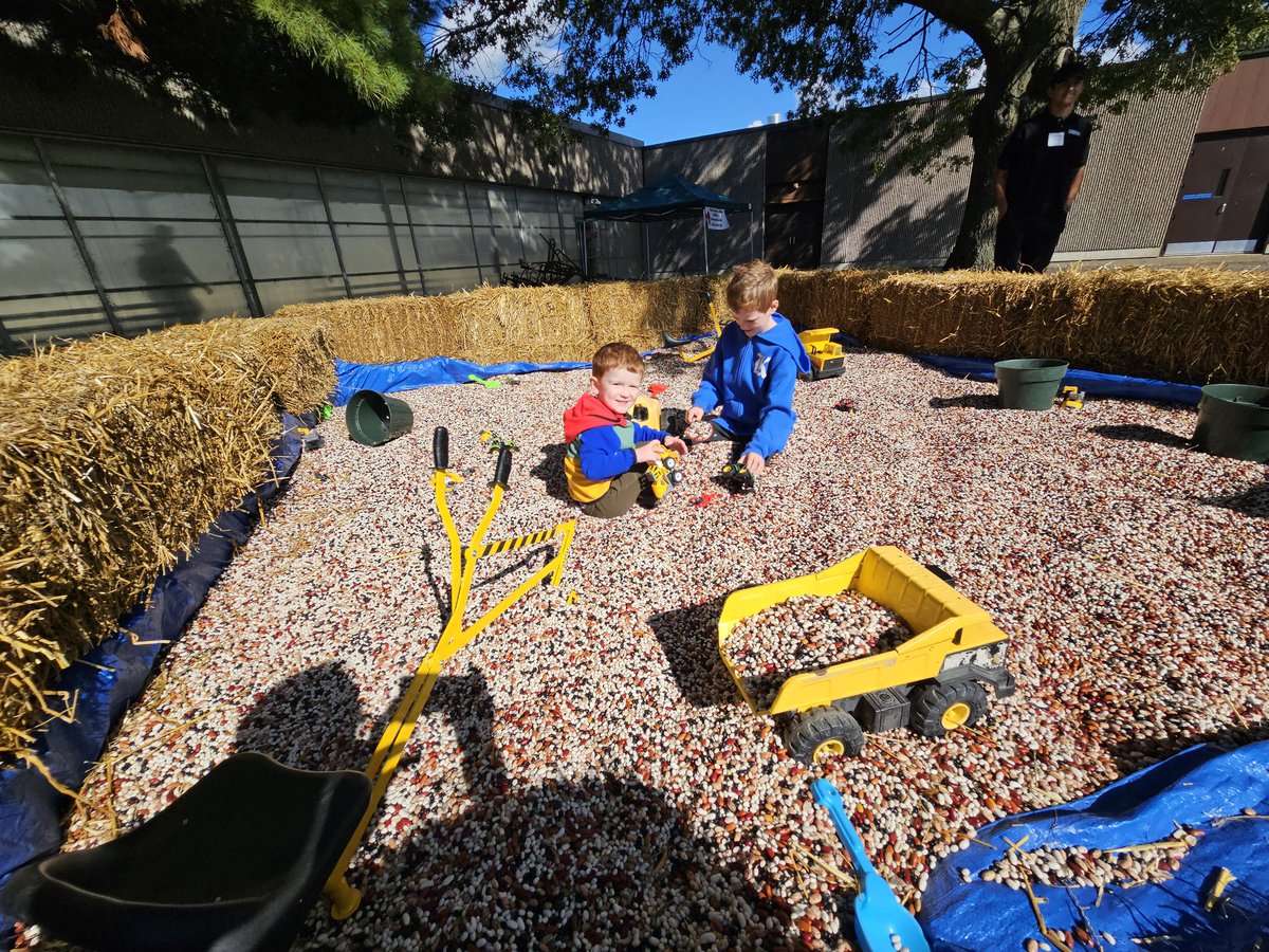 page_er's tweet photo. Great day at AAFC Harrow open house. Bean pit was a big hit! https://t.co/1xLv42c5VZ