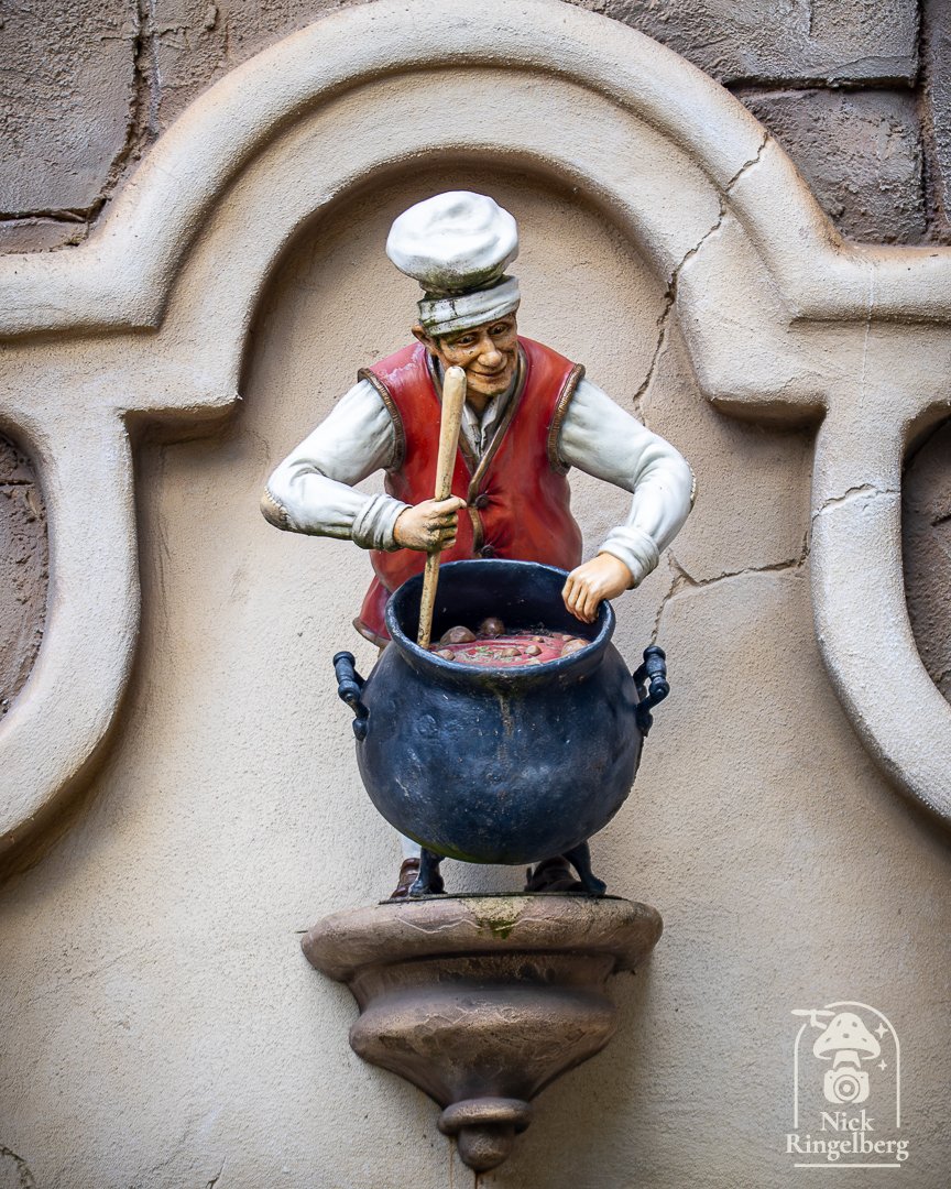 RingelbergNick's tweet photo. De soep was zó bio, dat de kok zelf mee veranderde… 🌿
#efteling #sprookjesbos #themepark #eftelingpark #fairytaleforest #attractiepark #eftelingnederland #eftelinglove #eftelingfan #eftelingphotography https://t.co/bcNIjxCQUB
