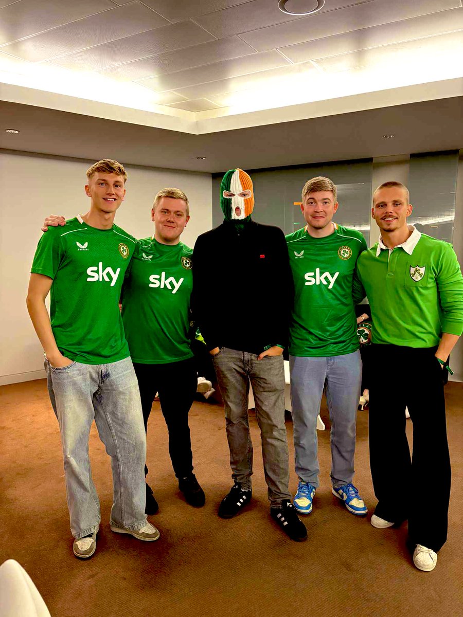 🇮🇪🇮🇪🇮🇪

Græni herinn á Aviva. ☘️

Game on!!!

🇮🇪🇮🇪🇮🇪

#graeniherinn
#theboysingreen