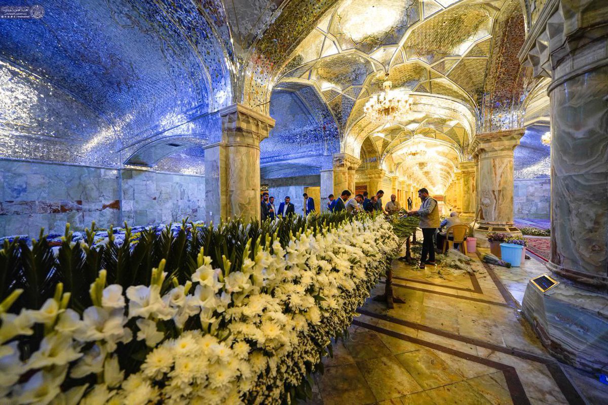 ضريح المولى أمير المؤمنين (عليه السلام) يتكلَّلُ بالورد في ذكرى ولادة الصادقين (عليهما السلام)