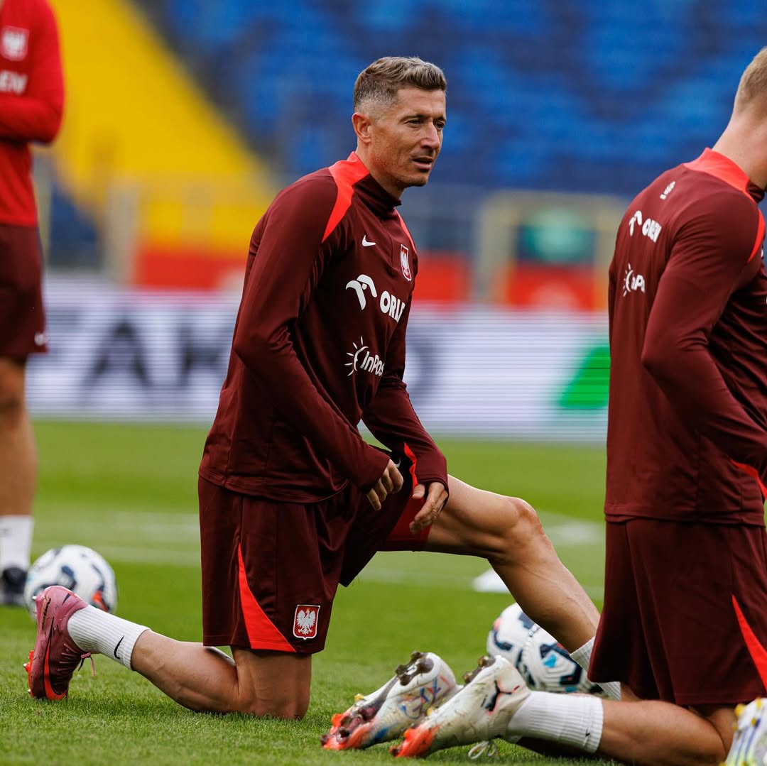 newerabarca's tweet photo. 🚨 النجم روبرت ليفاندوفسكي في أجواء حماسية خلال تدريبات منتخب بولندا 🇵🇱🔥

#NEW_ERA https://t.co/JaPRrzcuw1