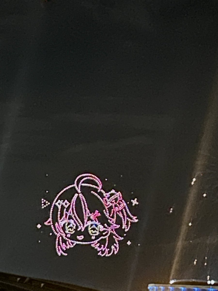 밖에 잠깐 나와있다가 시간 계산 잘못해서 멀리서 미코 드론 찍음
그러고 폰 배터리 나가서 지인이랑 뒤에 서서 그냥 얌전히 구경만함
ㅋㅋ아;
#ホロ花火