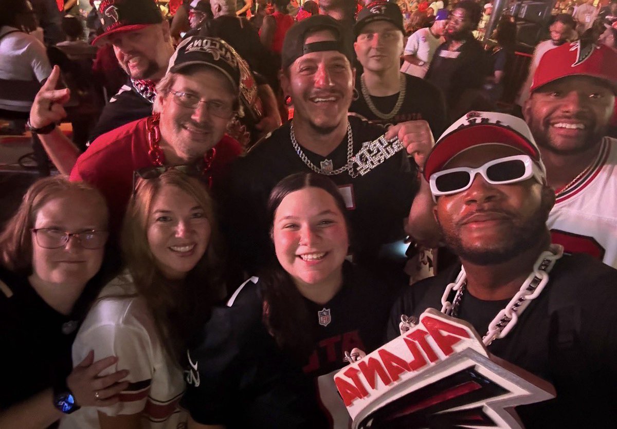 MARIOGA12000's tweet photo. What 🅰️ Night 🔥
feat/ Pastor Troy, TI, Young Dro, Big Tigger Michael Penix Jr., Drake London, Ray Ray McCloud, Chris Lindstrom, Big Play Ray Buchanan, and Ovie Mughelli. #fwla #solit #dirtybirds ❤️🖤 https://t.co/Fi5JTeKh6R