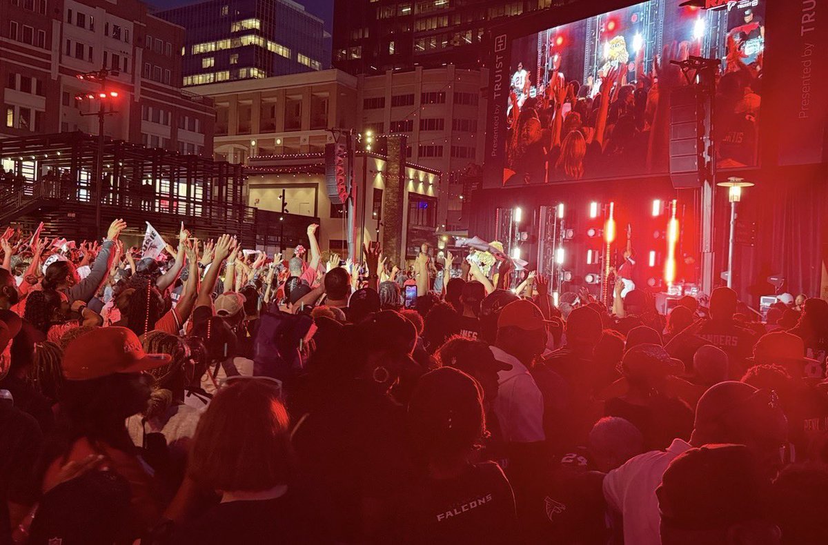 MARIOGA12000's tweet photo. What 🅰️ Night 🔥
feat/ Pastor Troy, TI, Young Dro, Big Tigger Michael Penix Jr., Drake London, Ray Ray McCloud, Chris Lindstrom, Big Play Ray Buchanan, and Ovie Mughelli. #fwla #solit #dirtybirds ❤️🖤 https://t.co/Fi5JTeKh6R