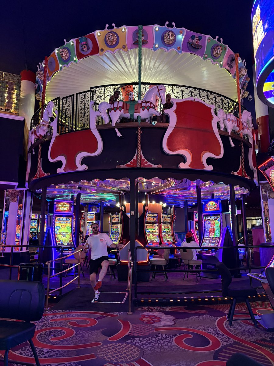 In vegas at the carousel where Raoul Dukes out his box