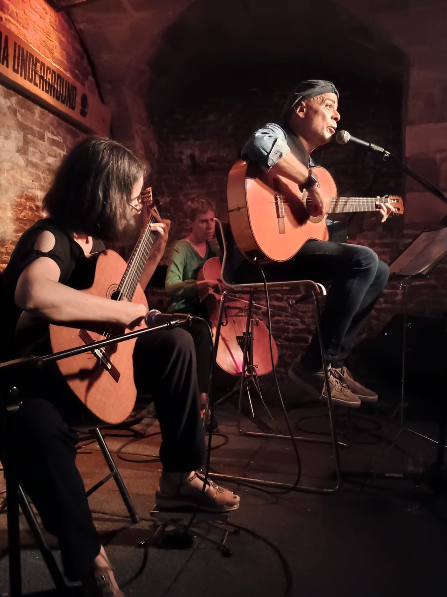 Tremenda noche en La Campana Underground Repleta de gente y de amor... gratitud Zaragoza y a Don Luis Felipe Alegre!