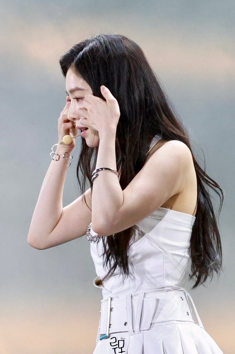 luo_603's tweet photo. 250830 #IRENE #아이린 
#TheKShowtime https://t.co/sW3X9ZsdMY