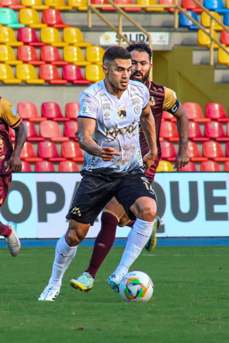 ClubLlanerosFC's tweet photo. 🗣️ 𝗖𝗼𝗻 𝗮𝗹𝗺𝗮, 𝗰𝗼𝗿𝗮𝘇𝗼́𝗻 𝘆 𝘁𝗿𝗮𝗯𝗮𝗷𝗼 𝗲𝗻 𝗲𝗾𝘂𝗶𝗽𝗼, derrotamos 𝟏-𝟎 a @cdtolima. 🤍🖤 ¡𝑨𝒒𝒖𝒊́ 𝒏𝒐 𝒔𝒆 𝒓𝒊𝒏𝒅𝒆 𝒏𝒂𝒅𝒊𝒆!

⚽️ 34’ PT - Carlos Barreiro.

🔜 Próx. fecha 🆚 @DeporPereiraFC. 🗓️ 14/9/2025. https://t.co/ArXoYjKnfj