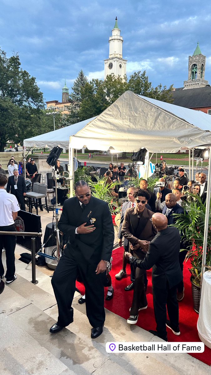 All eyes on <a href="/carmeloanthony/">Carmelo Anthony</a> as he enters the <a href="/Hoophall/">Basketball HOF</a> ceremony with his son <a href="/Cuse_MBB/">Syracuse Men’s Basketball</a> guard <a href="/kiyananthony/">Kiyan Anthony</a>.

<a href="/CitrusTVSports/">CitrusTV Sports</a>