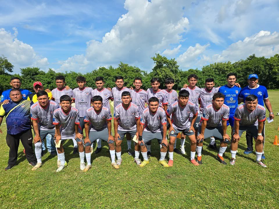 MISANALEJO's tweet photo. San Alejo Fútbol Club esta poderoso 🔥
Gran Triunfo 😎 8 - 1 🆚 CD CUSCATLAN https://t.co/orKX9c9XLs