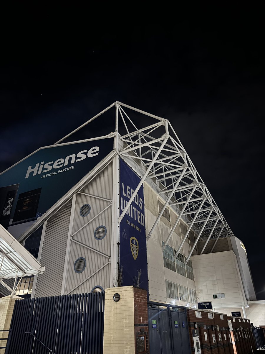 reallordgreen's tweet photo. We fucking did it

18 hours walking from Old Trafford to Elland Road

Over £1600 raised

#LUFC https://t.co/3B15d1zQCz
