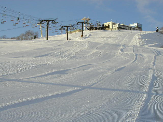 skiinfomation's tweet photo. 9月もこの時期になって冷房を使わなくてはならない気温どうにかしてくれ～
2002/11/17八方尾根。11月にこの雪はもうありえないのだろうか？ https://t.co/2cvjM9x4ph
