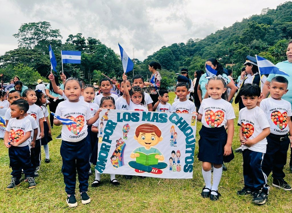 MinedSjrc's tweet photo. 🥳Cuarto Desfile Escolar ¡Todos San Jacinto! 🇳🇮

🇳🇮🥁🪘Con orgullo y amor patrio, comunidad educativa del Centro Escolar Alfonso Cortes participa en el Cuarto Desfile Escolar 💙🤍🇳🇮 https://t.co/aJN8vgGW4s