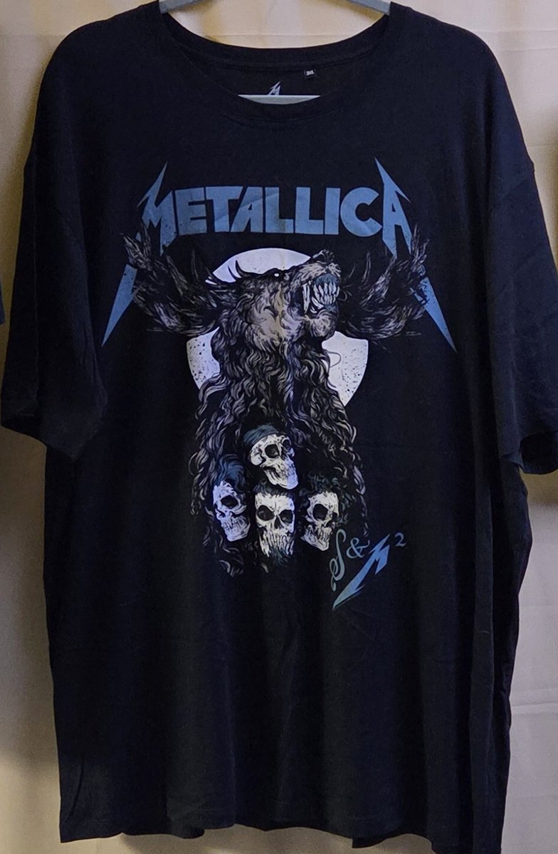 rcevetto's tweet image. Gonna delay some of my new #metal shirts at least for 2day (and probably Monday) as it&apos;s the anniversary of #Metallica playing their 2 #SandM2 show at the Chase Center in SF (the 2nd of which my wife and I attended. Here&apos;s a tee with art  by @WolfSkullJack 2 commemorate the shows