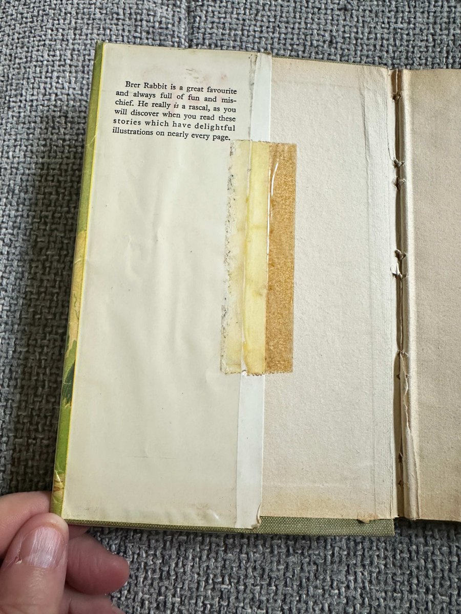 HoneyburnBooks's tweet image. 💖 1965*1st* Brer Rabbit’s A Rascal - Enid Blyton (Grace Lodge Illust) Dean &amp;amp; Son Ltd 💖 by Honeyburn Books (UK)

Starting from 🤑 £3.00 🤑

Shop now 🛍️ at tinyurl.com/293wxv3p

#BrerRabbit #EnidBlyton #EnidBlyton #GraceLodge #LoveEnidBlyton