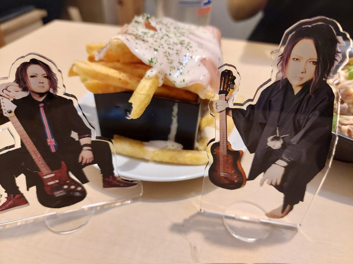 こないだ飲んだ時もポテトと写真撮ってた笑笑