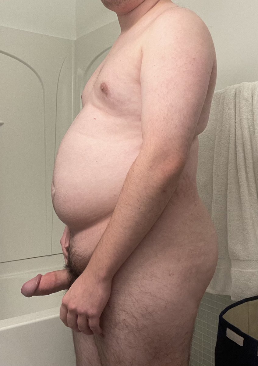 Alrighty. It’s time to hop back on the gain train and do a 2-3 month binge. Hoping for 40 pounds at least. Stuffings on pætron and nakey things on the onlyfats. Links in bio <3

Let’s see how fat this pig gets
