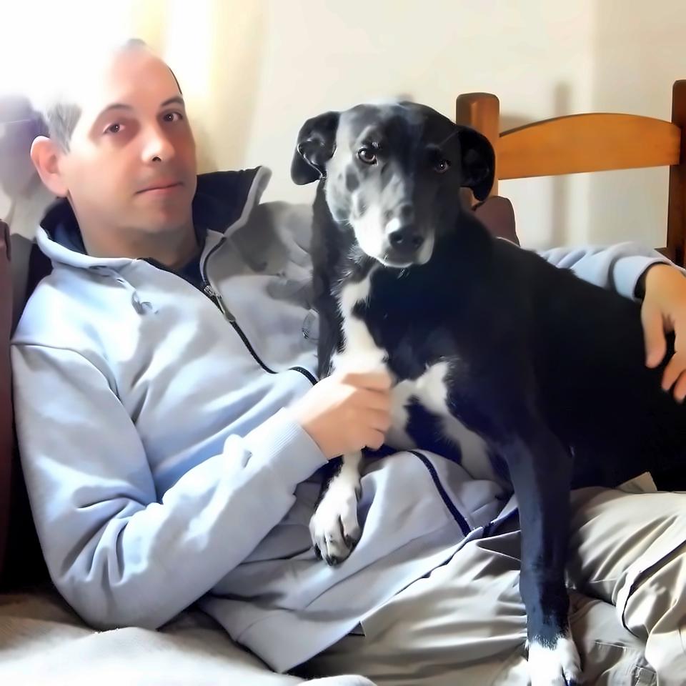 elnegrochicho's tweet image. Holaaaaa. Después de mucho tiempo, les dejo nuestra primer foto juntos. Nos la sacó la mamichicha. 2016. Un negro nos conquistó. Y después de 3 días, juntos hasta ahora. Ya tenía 4 o 5 años. Hoy tiene cerca de 14
Pichina y Radha no están. Pero está Rosita. Y #SomosFamilia 💞🫂