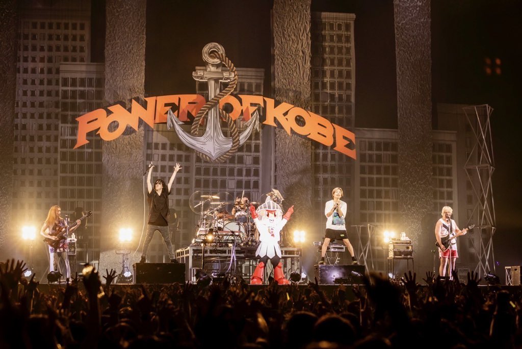 kobe_steelers's tweet image. 🎤DAY1🎸✨
昨日から2日間開催中の、POWER OF KOBEに #コーロクン が出演しています‼️
本日もオフィシャルチームソング「Song of Steelers」を歌うFear, and Loathing in Las Vegas のステージに出演します✨
当日券もございますので、ぜひ会場に遊びに来てください🤗🔥⚔️🛡️
powerofkobe.com