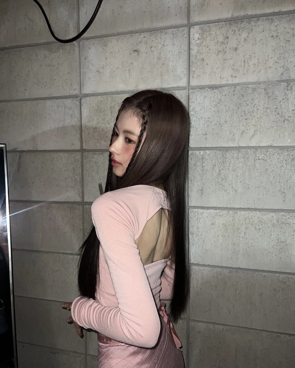 seeyadelilah's tweet photo. not sure just how wild my card is gonna be tn but most of my closet is pink so here we are!! πβ¨ #RINDYPARTY #IVESTAGRAM https://t.co/7FxBhMzg3j