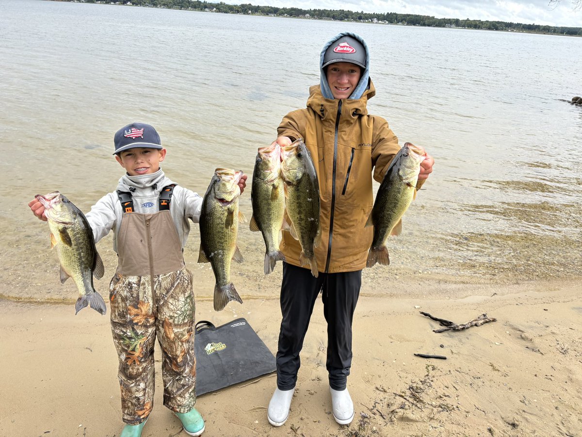 CoachVBerg's tweet image. Busy week for Max and I on and off the water.  Fished the annual Labor Day tourney and captained Max and Beckett in their Middle School classic on Cadillac/Mitchell today. Max got it done in both tourneys.  Proud of them grinding it out on a cold and wet day and winning.