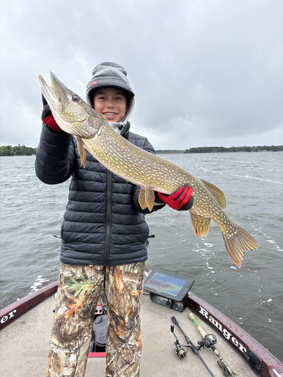 CoachVBerg's tweet image. Busy week for Max and I on and off the water.  Fished the annual Labor Day tourney and captained Max and Beckett in their Middle School classic on Cadillac/Mitchell today. Max got it done in both tourneys.  Proud of them grinding it out on a cold and wet day and winning.