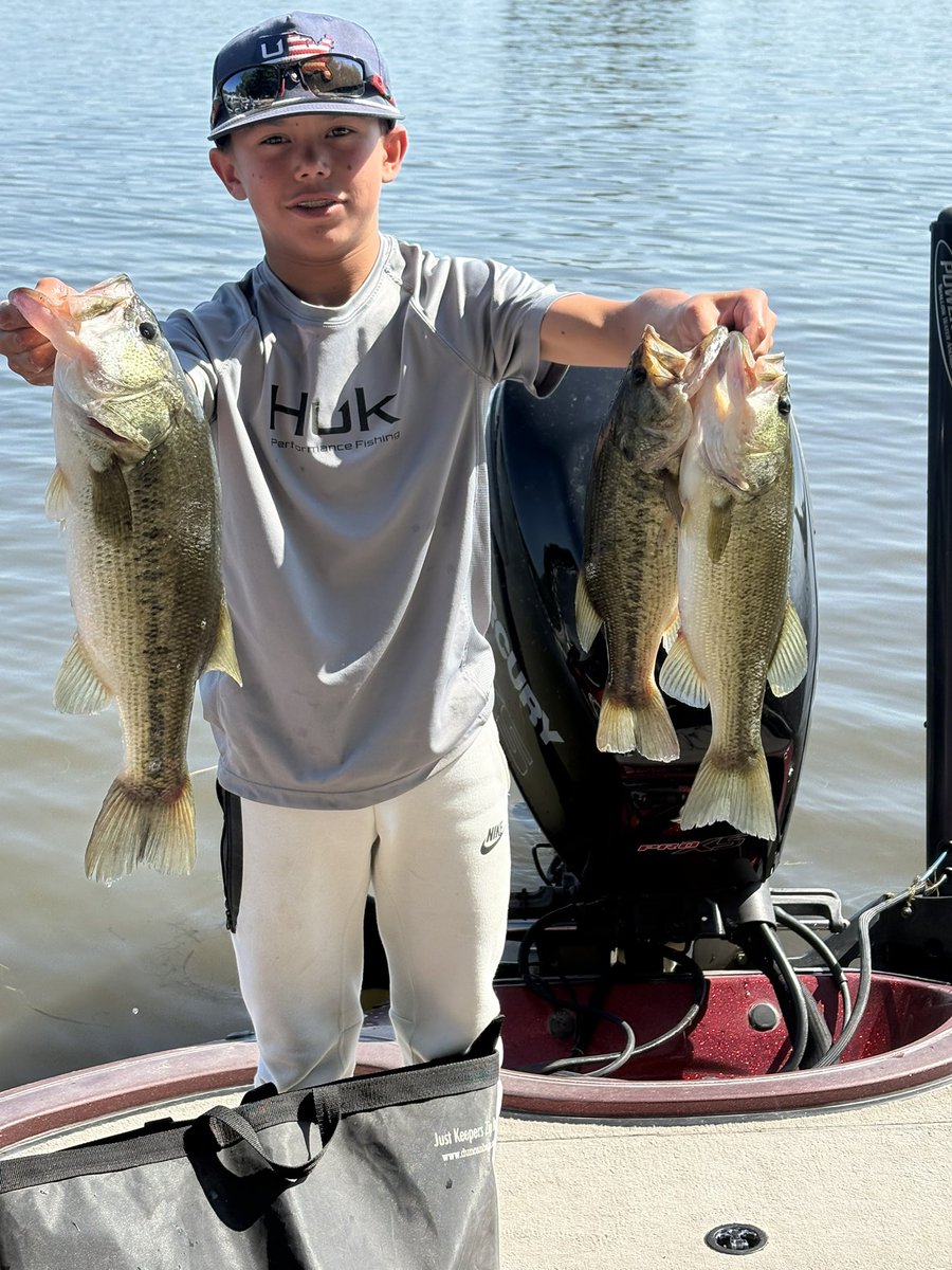 CoachVBerg's tweet image. Busy week for Max and I on and off the water.  Fished the annual Labor Day tourney and captained Max and Beckett in their Middle School classic on Cadillac/Mitchell today. Max got it done in both tourneys.  Proud of them grinding it out on a cold and wet day and winning.