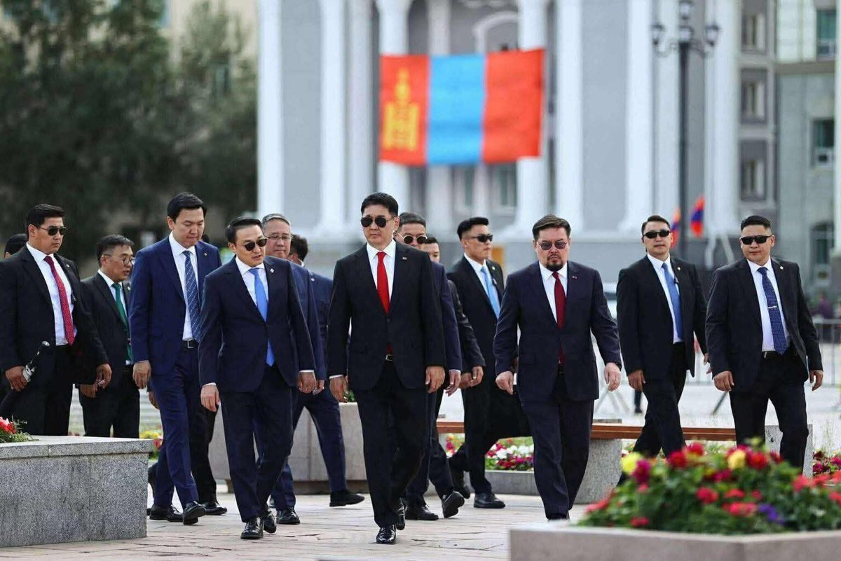 Ким-Ду-Хан их үзэж дээ энэ МАНгарууд