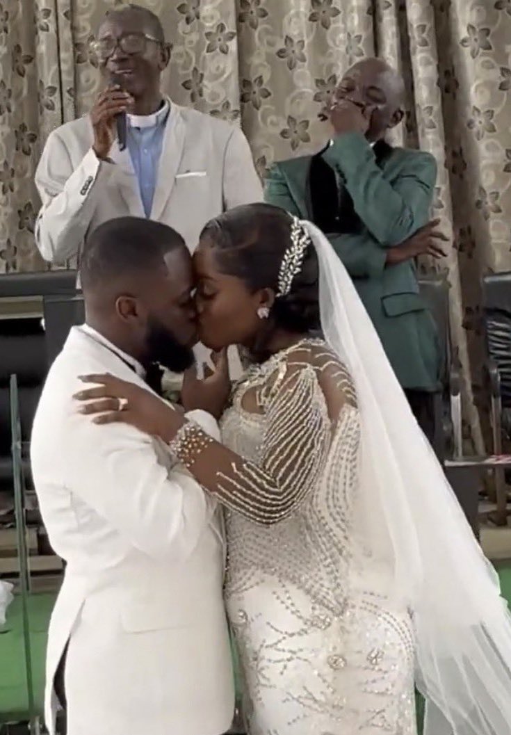 BongoIdeasHQ's tweet photo. For couples planning to marry, the first image is the globally recommended method of kissing. To avoid a situation like the second one, take up kissing lessons before your wedding. Rated PGA-18! https://t.co/I9ZATAOT0o