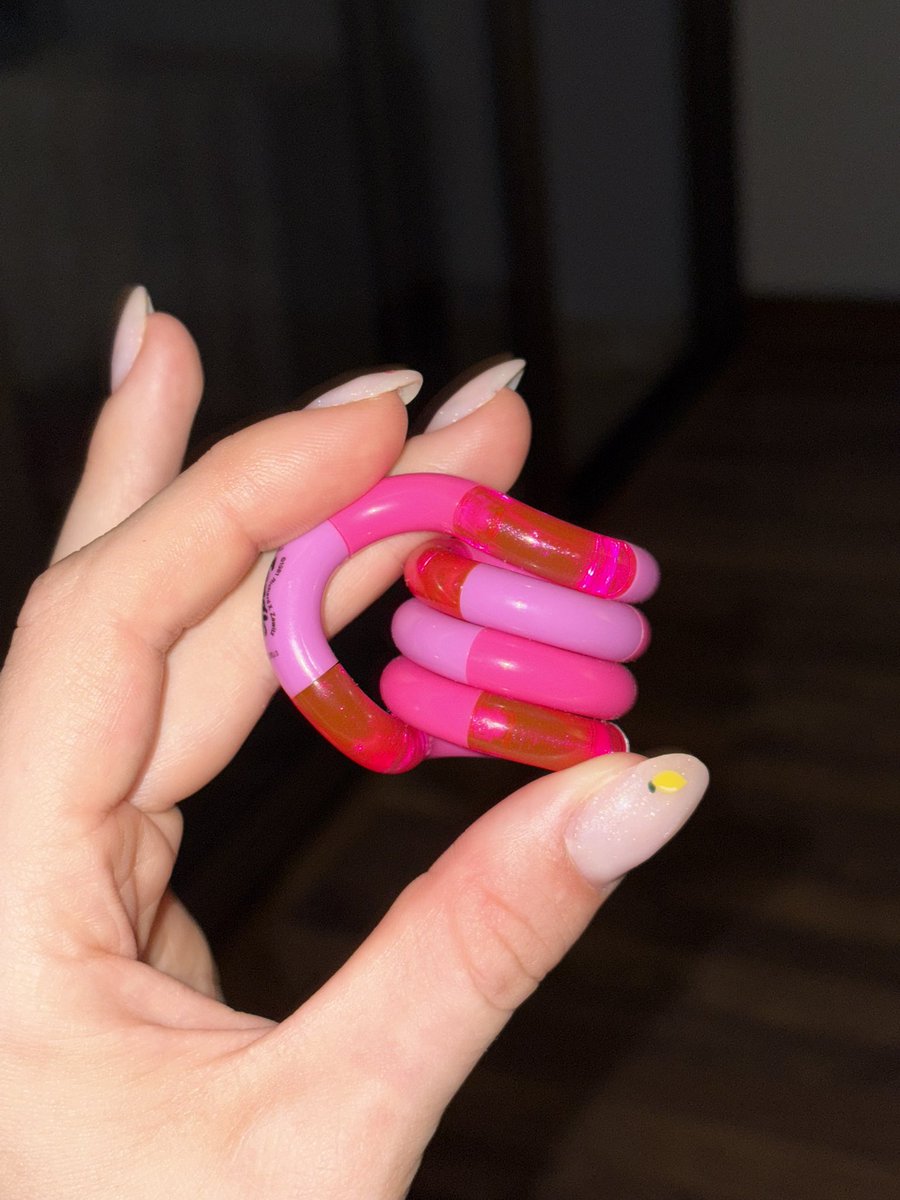 autistic_dutske's tweet image. Did I just looked in every store nearby to find myself a fidget toy while being on vacation in Greece? Yes.

But am I happy that I did find one? Also yes.

My autistic-ass can have a breakdown now in ✨peace✨

#actuallyautistic