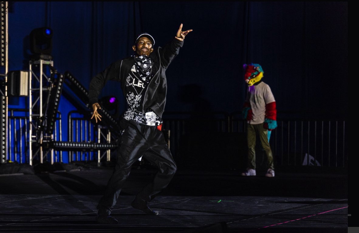 The dance comp have been posted go check it out and don’t forget to show support to everyone who competed. youtu.be/pd-O6_L4XVI?si…

(Me dancing btw I look so bad ass 😔 oh and there’s a kumba!)

#megaplex2025 #floorwars #furry #dancer