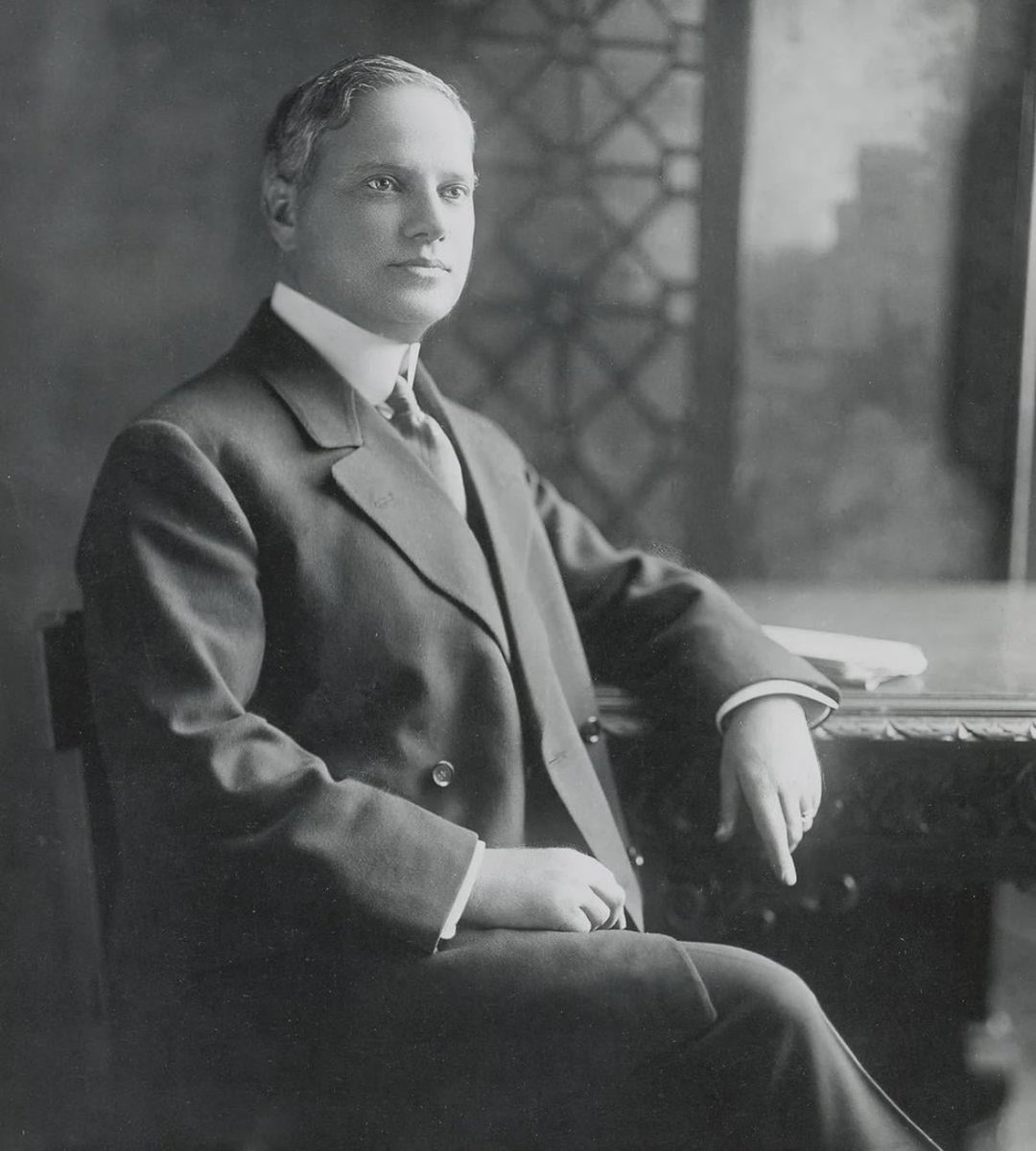 EchoesofWarYT's tweet image. Portrait of Titanic passenger and millionaire Benjamin Guggenheim 1910. Refusing to enter a lifeboat, he reportedly asked a steward to inform his family "that I played the game straight to the end and that no women was left on board this ship because Ben Guggenheim was a coward"