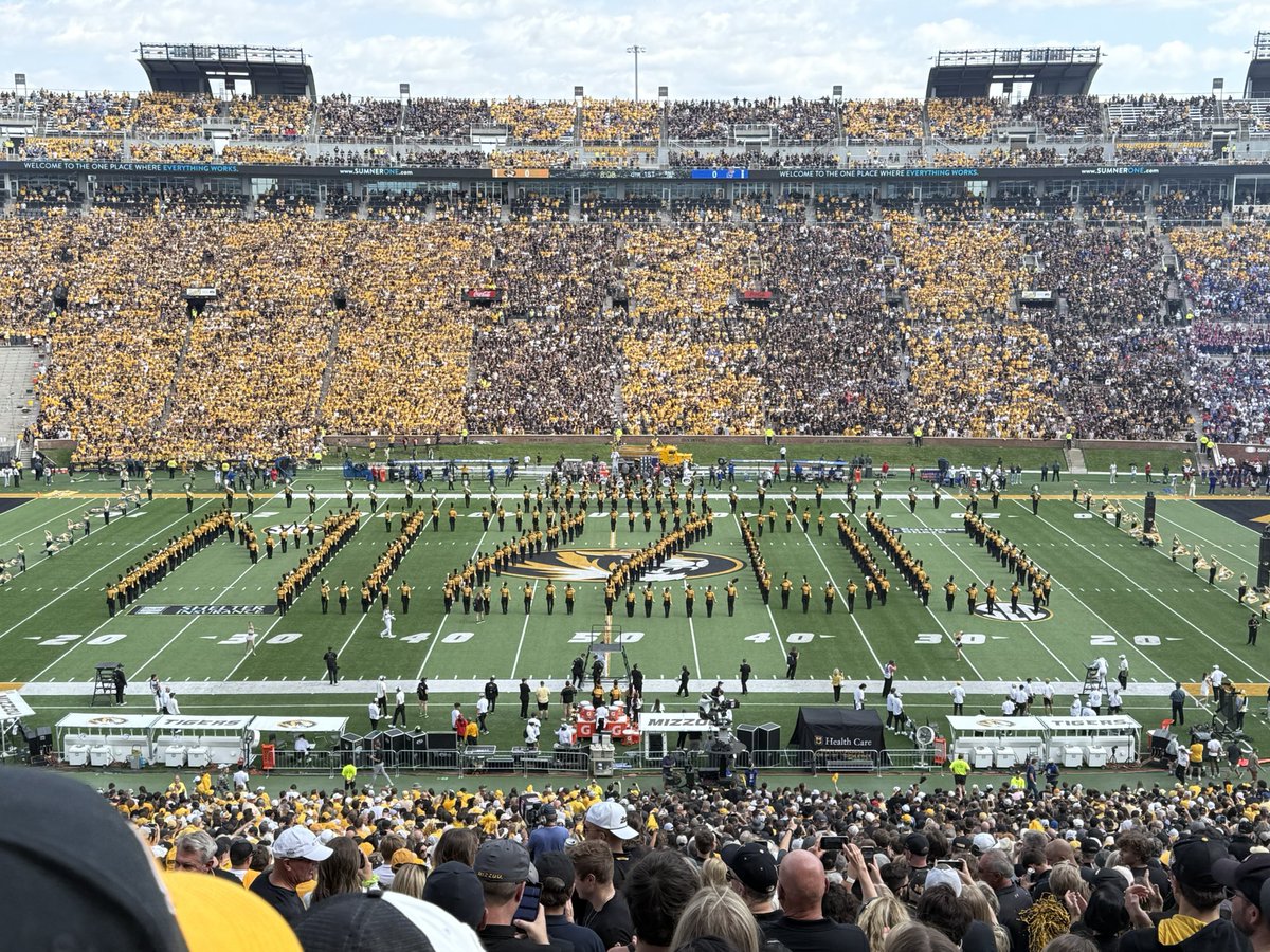 GfedGoCrazy's tweet photo. loudest stadium of the trip? It might be https://t.co/kaNSxTPdMP