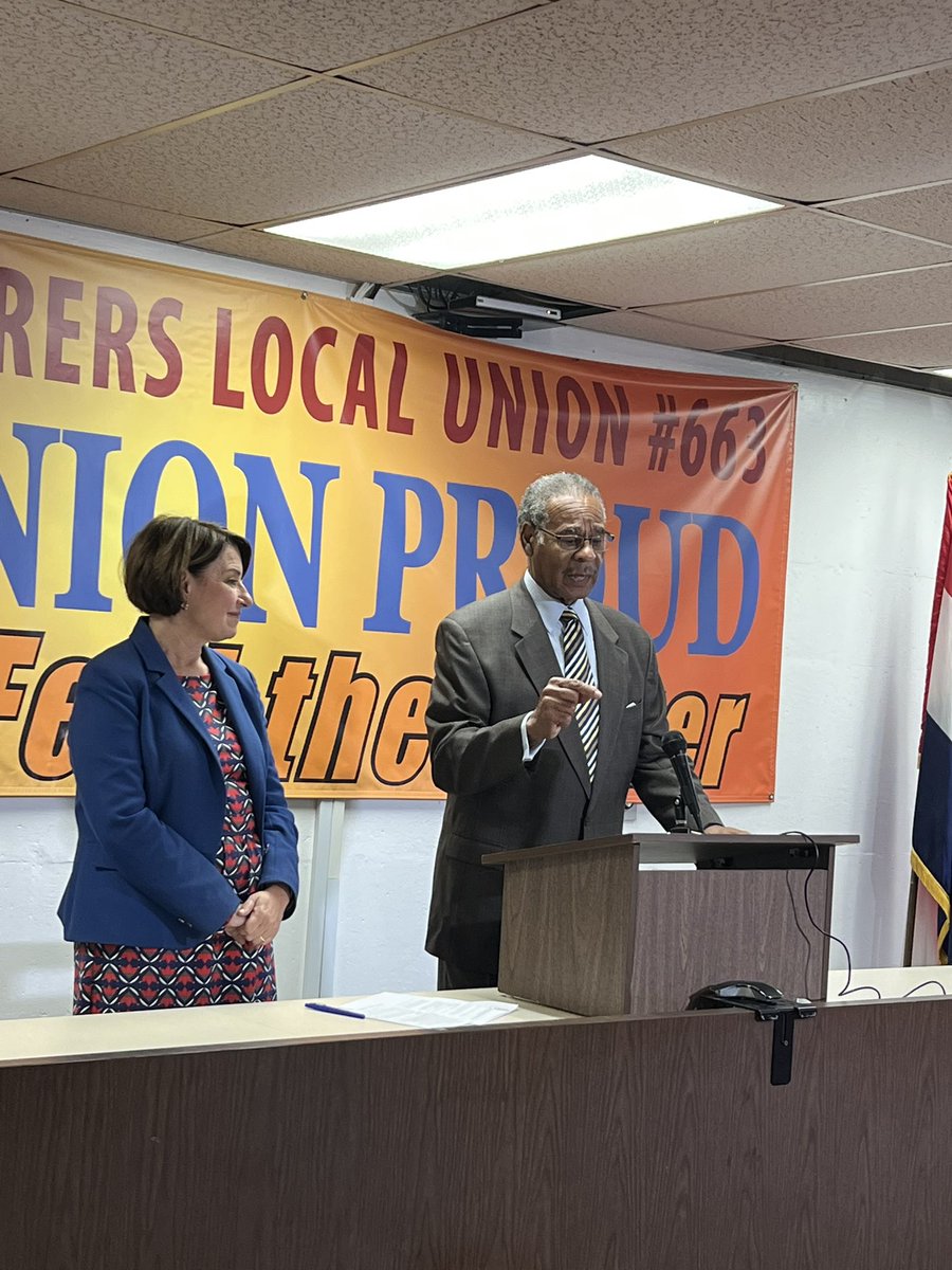 Patty4MO's tweet image. Incredible rally/press conference with @amyklobuchar, @repcleaver, @MOKANLaborers, my colleagues, neighbors &amp;amp; workers! Proud to stand in solidarity against the Republicans illegal, unconstitutional power grab with rigging the congressional maps! #MOLeg #MOSen