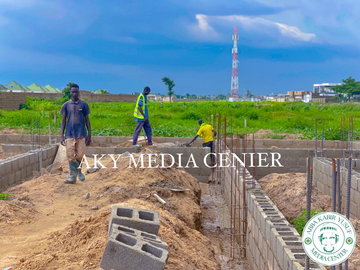 The construction of Kano State Housing Corporation Head Office at Kwankwasiyya City is part of Gov. Abba K Yusuf’s initiative to bring the agency closer to homeowners in Kwankwasiyya and Amana Cities.

#AbbaIsWorking
#AKYPPA