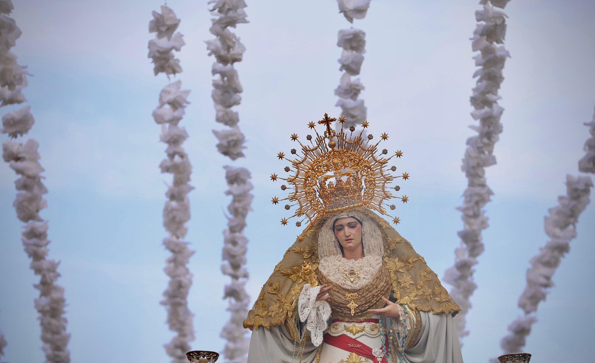 AytoHuelva's tweet photo. 💙El barrio de Pérez Cubillas se engalana para el traslado de la Virgen de la Salud hasta la Ermita de la Soledad con motivo de la Procesión Jubilar Mariana que tendrá lugar el próximo 20 de septiembre. https://t.co/pBfLgBYHyl