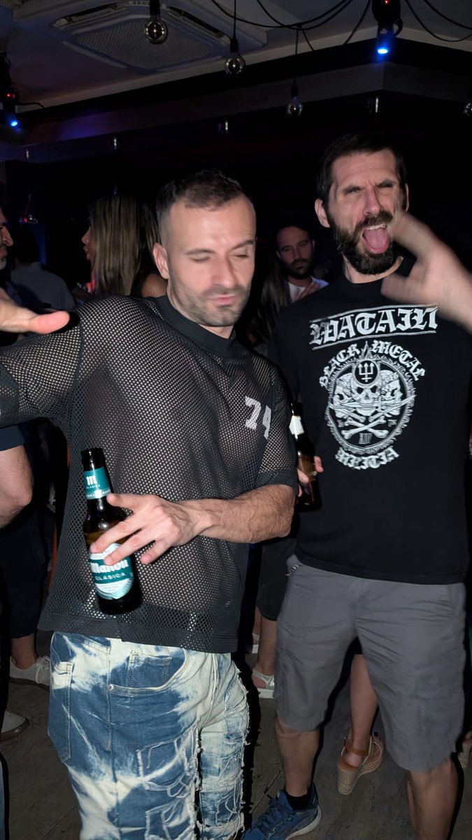 Por esta razón salen pocos programas... 
<a href="/DomingoDv/">Domingo Dark Vinyl aka Kaxtelian</a> &amp; <a href="/Champi_Runner/">Champi</a> quemando la noche hace pocas lunas...