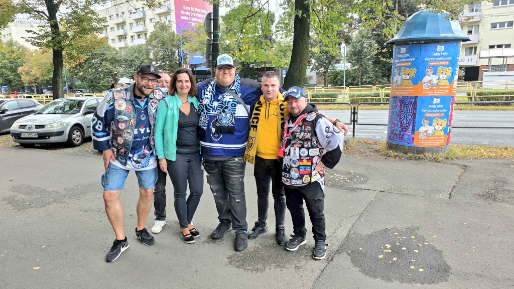 Futbolowamama's tweet photo. Sparing w sobotnie popołudnie 🏒🏒🏒
📅 06.09.2025
⏰️ 18:00
🏒 @GKSHokej 🆚️ @IceFightersLei
🥅 3️⃣🔁1️⃣
Feat: @SzpilNa ❤️
#groundhoping #Hockey #matchday #sparing #katowice #GieKSaTwitter #satelita #sparing https://t.co/8oKA7N70P8