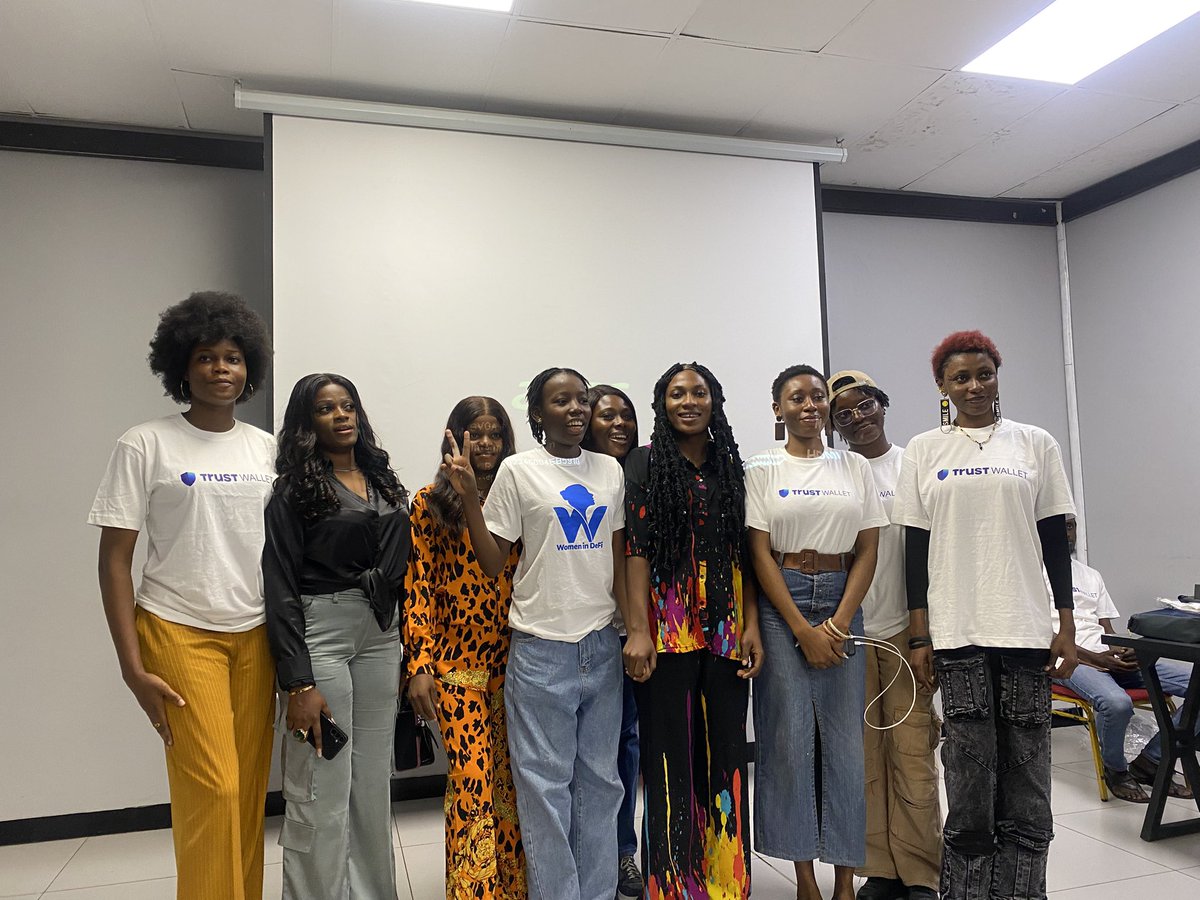 zat_weird_aj's tweet photo. A weekend well spent 🥹

Volunteered for the @TrustWallet_Af event in Abuja with my community members @wid_abuja 

Live streamed it on @CreatorXinc 

Won a prize from a game.

Connected with a few people and a Cutey who remembered me from an event in Feb😅

Life is good🙂‍↔️ https://t.co/SF1o8sw7CU
