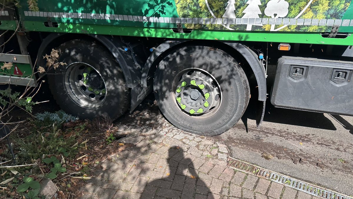 benj7's tweet photo. @SelcoBW please could someone inbox/contact me to talk about the damage one of your drivers has done to my driveway in a failed attempt at a 3 point turn with the wagon. Suffice to say, I’m less than impressed. https://t.co/yf83Rx24J9