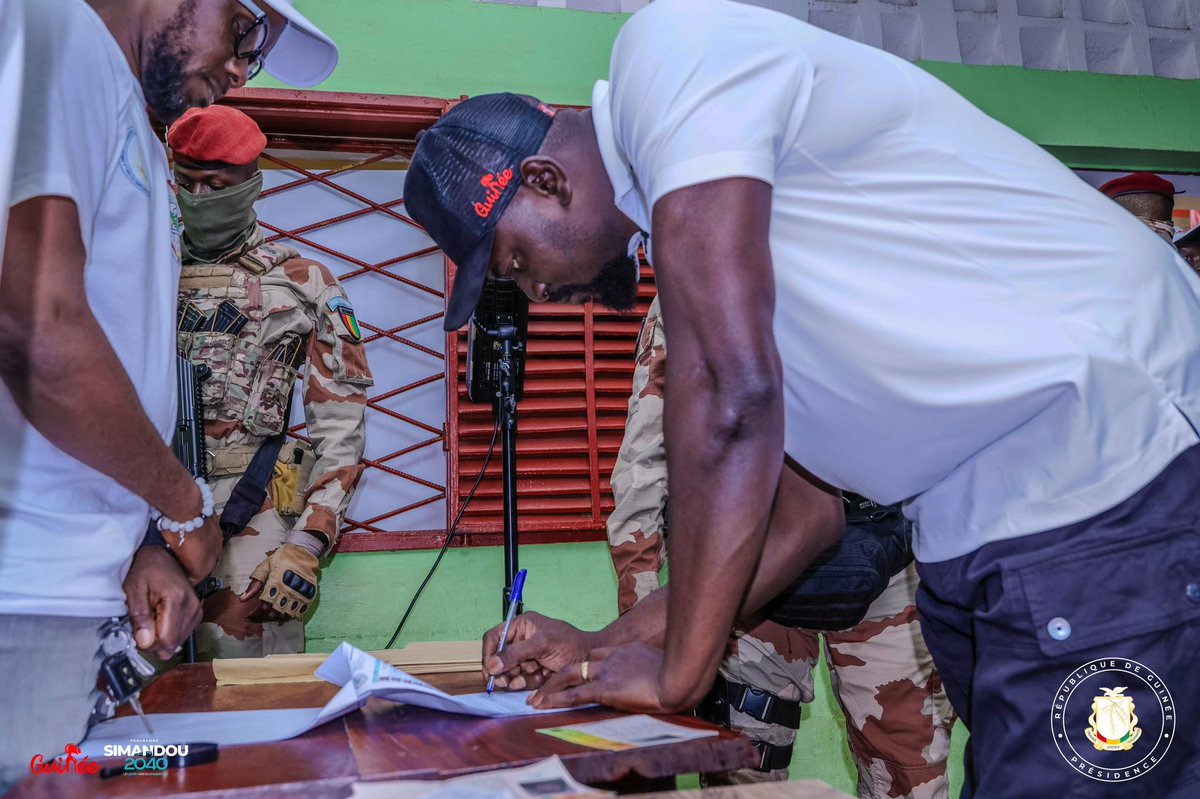 « Aujourd’hui, 𝗷’𝗮𝗶 𝗮𝗰𝗰𝗼𝗺𝗽𝗹𝗶 𝗺𝗼𝗻 𝗱𝗲𝘃𝗼𝗶𝗿 𝗰𝗶𝘁𝗼𝘆𝗲𝗻 𝗲𝗻 𝗿𝗲́𝗰𝘂𝗽𝗲́𝗿𝗮𝗻𝘁 𝗺𝗮 𝗰𝗮𝗿𝘁𝗲 𝗱’𝗲́𝗹𝗲𝗰𝘁𝗲𝘂𝗿.

J’invite chaque Guinéenne et chaque Guinéen à en faire autant afin de participer, 𝗹𝗲 𝟮𝟭 𝘀𝗲𝗽𝘁𝗲𝗺𝗯𝗿𝗲 𝟮𝟬𝟮𝟱, 𝗮𝘂 𝘃𝗼𝘁𝗲