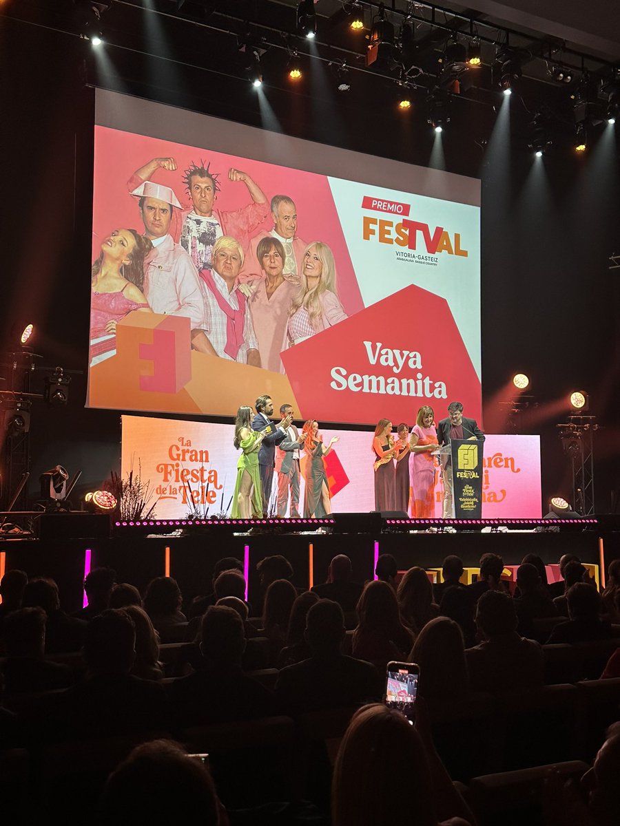 🤩📺 <a href="/klaudio_landa/">Klaudio Landa</a>-k #JoanRamonMainat Saria jaso du <a href="/FesTVal/">FesTVal</a> jaialdian, Alfonso Sánchez Izquierdok #EITB Saria, eta <a href="/Vaya_Semanita/">Vaya Semanita</a> eta <a href="/mihiluze_eitb/">MIHILUZE</a> programek #Festval Saria

<a href="/eitbtaldea/">EITB Komunikazioa</a> <a href="/EITBofiziala/">EITB</a> <a href="/orainberriak/">Orain Berriak</a>