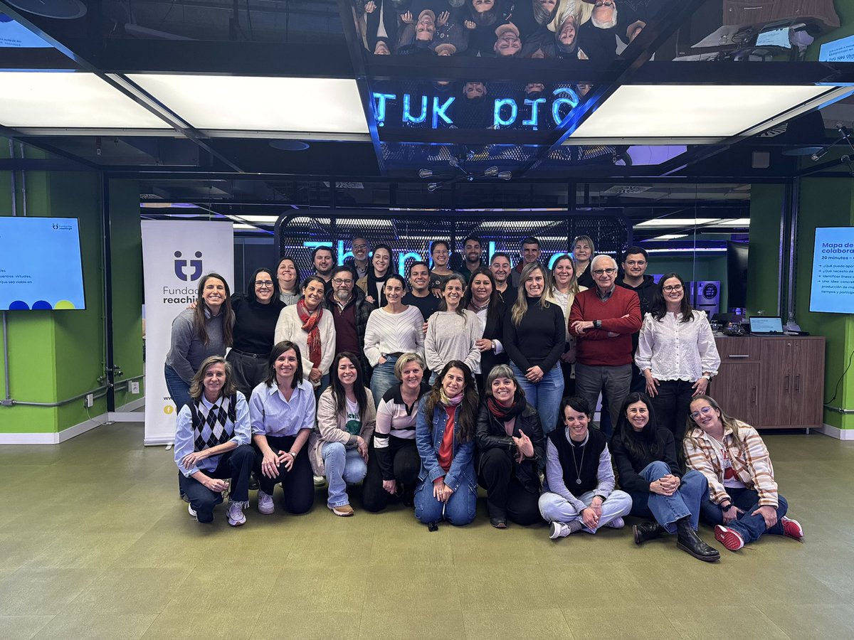 Hermosa jornada que vivimos viernes y sábado con los finalistas de las 7 generaciones del premio <a href="/Reaching_U/">Fundación ReachingU</a> al docente uruguayo. 
Gracias por su entrega, su trabajo y por esta gran red que construimos y seguimos fortaleciendo en conjunto. 💫