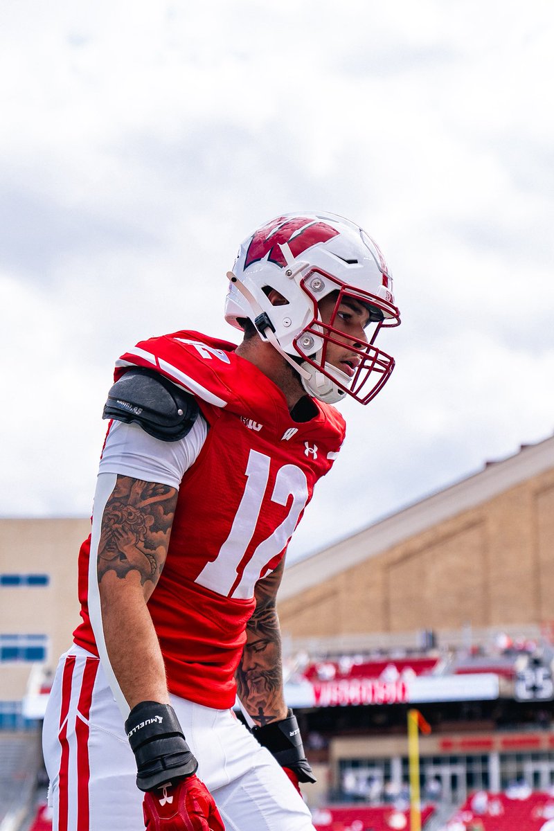 Wisconsin Football tweet media