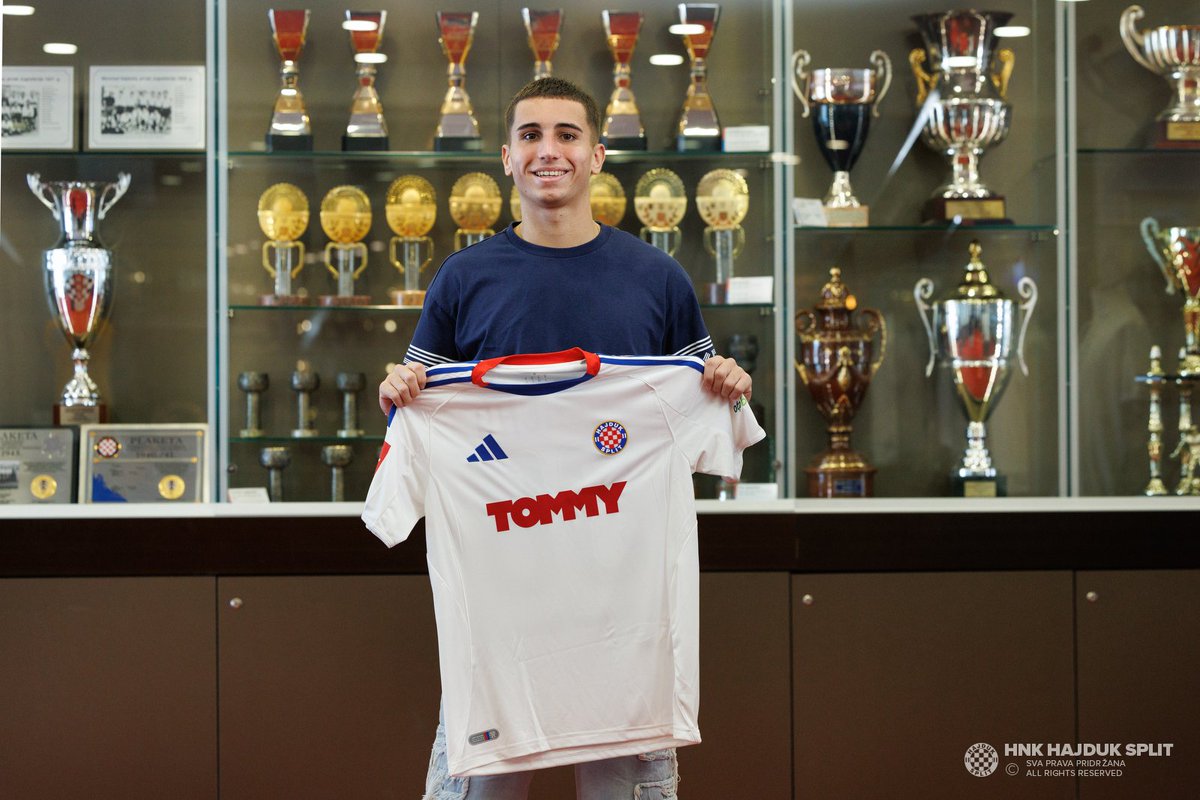 CroatiaFooty's tweet photo. 🎙️ Iker Almena on coach Gonzalo Garcia:
"A big role was also that the coach is Spanish, as well as the whole staff. I believe that we are facing an exciting season and that we can win trophies because this club deserves it. I also look forward to meeting the coach."
#Almena #Hajduk #HNL