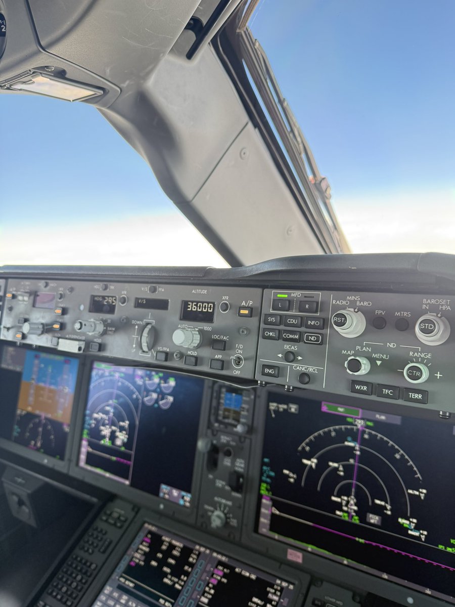RobLeDrew's tweet photo. Get the 787 flight reminder checklist app https://t.co/xFNpyH2Hxy 
#boeing787 #787Flighttraining #flightschool #787checklist https://t.co/zeRdUKg2nL