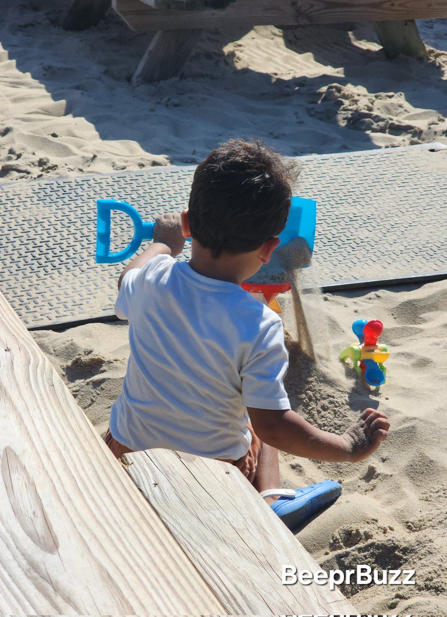 wineonbeachOC's tweet photo. 🏖🪣 It's  a great day to play in the Sand 🪣🏖

#OCMD #visitocmd #thingstodoinMaryland https://t.co/UNJ0c9Nqny
